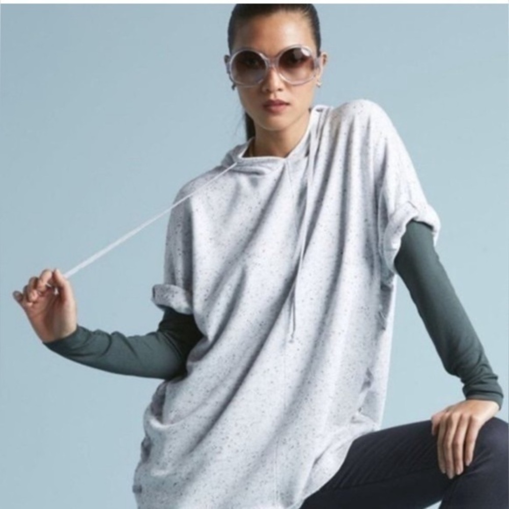 Cabi In Stitches Gray Hooded Specked Short Sleeve Sweater Small